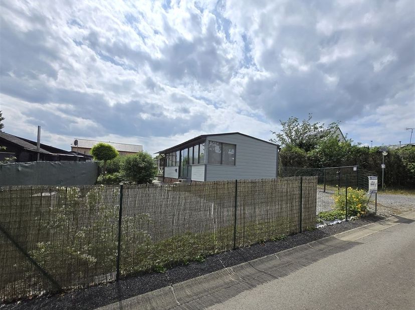 Immohali biedt pico bello vakantiewoning te koop aan in Somme -Leuze Quartier du Mayeur 20 omheinde tuin, tuinhuis.<br />
Instapklare recent gerenove