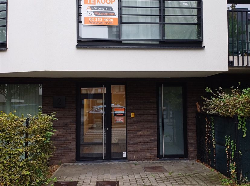 Agréable studio récent et meublé de +/- 44m² + cave.<br />
<br />
Très bien situé dans un quartier résidentiel calme et à proximité de toutes facili