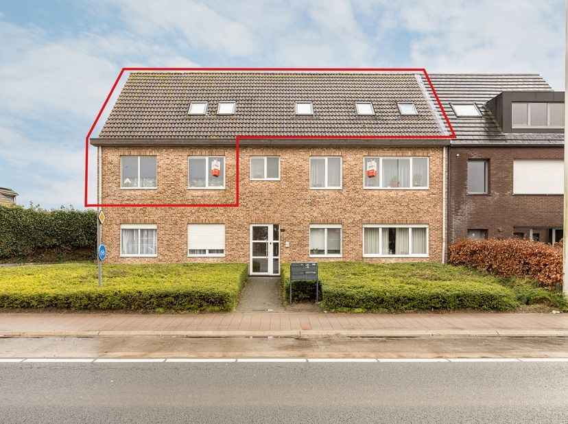 Instapklaar duplex-appartement met twee slaapkamers<br />
Ontdek deze ruimte duplex met twee slaapkamers in Rijkevorsel.<br />
Het appartement geniet