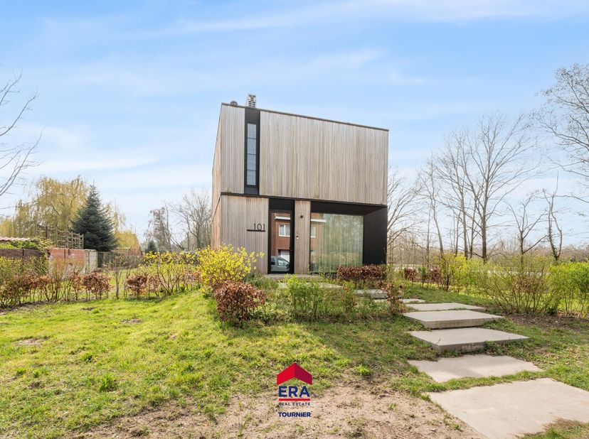 Bent u op zoek naar een instapklare, energiezuinige woning waar ruimte, comfort en een rustige ligging perfect samengaan? Dan is deze prachtige BEN-wo