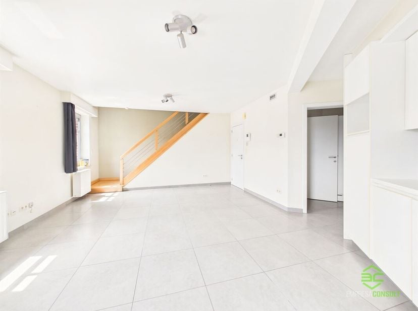 + Als u op onze eigen website (www.empresaconsult.be) naar dit appartement doorklikt, vindt u een volledige 360° impressie! +<br />
Aan het stadspark