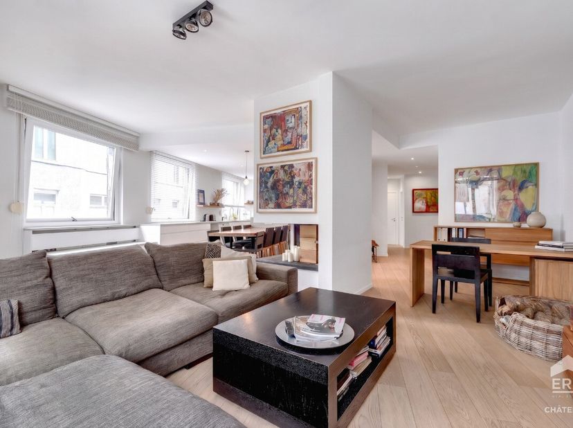 Brugmann/Coghen  Appartement met 3 slaapkamers en terras  UkkelERA Châtelain stelt u dit appartement met 3 slaapkamers en een terras voor, met een bru