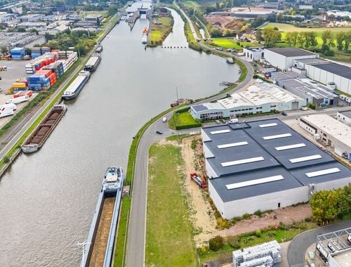                                         Bedrijfsgebouw te huur in Evergem, € 3.600
