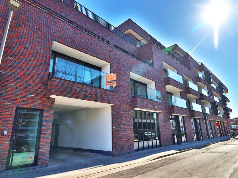 APPARTEMENT NABIJ DE LEIE<br />
OPENDEUR 10 EN 11 JULI, BEL NU OM UW AFSPRAAK VAST TE LEGGEN<br />
Een bijzondere woonvorm op een bijzondere rustige l
