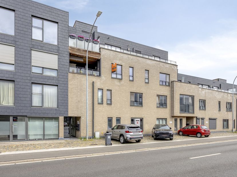 Dit instapklare appartement, gebouwd in 2012, combineert een uitstekende ligging met modern wooncomfort. Gelegen in het hart van Wezemaal geniet u van