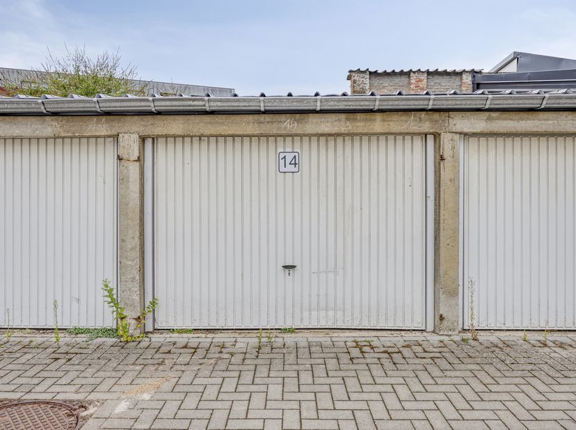 Deze garagebox (box 14) bevindt zich op een absolute topligging in het centrum van Leuven. In een buurt waar parkeergelegenheid bijzonder schaars is,