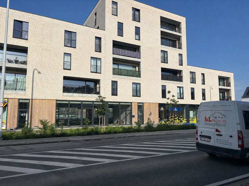 Gelijkvloerse commerciële ruimte of kantoorruimte te huur in het project Nieuw Noord te Mechelen.<br />
<br />
Deze ruimte van ca. 207 m² bevindt zich