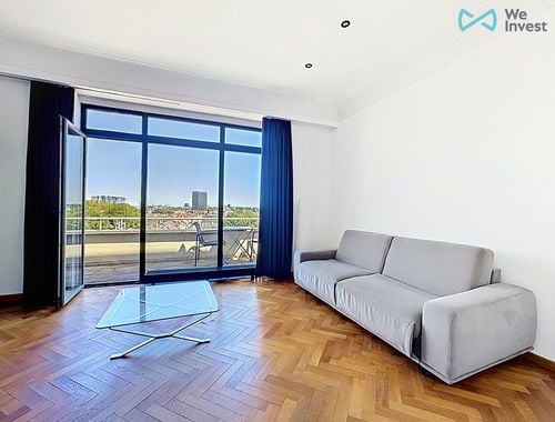                                         Studio te huur in Elsene, € 900
