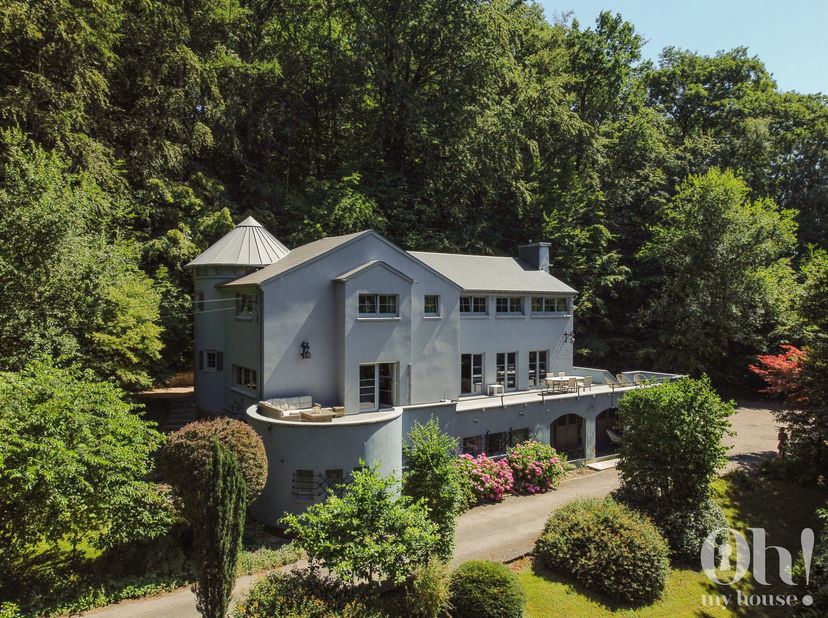 Au cur du Bois des Rêves, dans un environnement naturel remarquable du Brabant wallon, Oh My House a le privilège de vous présenter une opportunité ra