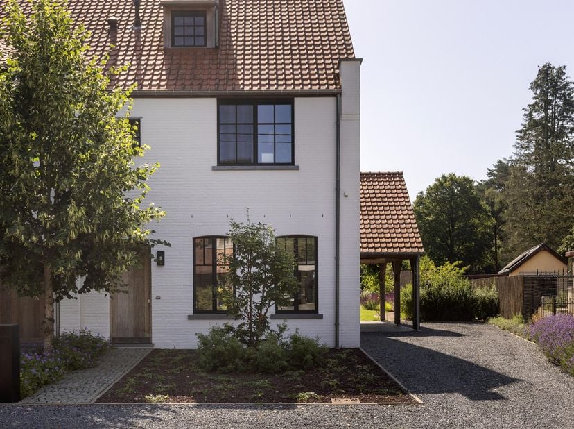 Instapklare halfopen woning in rustige, groene omgeving te Godsheide (Hasselt)<br />
<br />
Deze stijlvolle halfopen woning in karaktervolle begijnhof