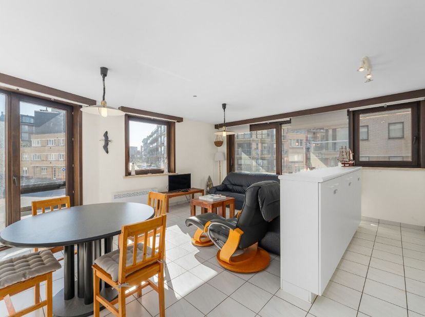 Gemeubeld appartement te huur op jaarbasis  2 slaapkamers vlak bij de zee Bent u op zoek naar een instapklaar appartement aan de kust? Dit gemeubelde