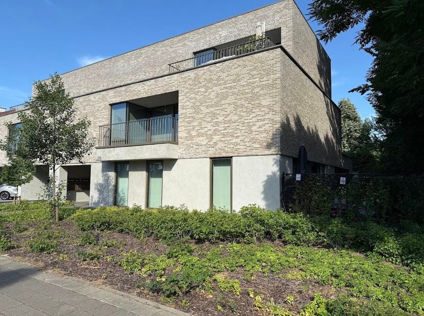 Stijlvol gemeubeld 1-slaapkamerappartement in nieuwbouwproject Amoer - Vlak bij het centrum van Hasselt<br />
Dit lichtrijke appartement combineert co