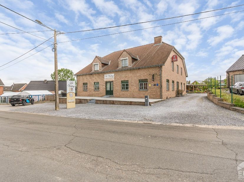 Te koop: B&amp;B met gelijkvloerse horecagelegenheid + aparte studio in Vrolingen (Wellen)Voor meer informatie ga naar https://www.era.be/nl/te-koop/welle