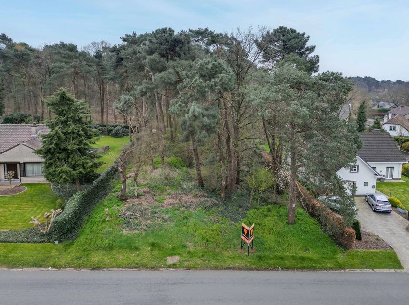 Deze prachtige projectgrond van 15 are is gelegen in de Snijwitstraat 20 in Houthalen.<br />
Met een perceeldiepte van circa 60 meter en een straatbre