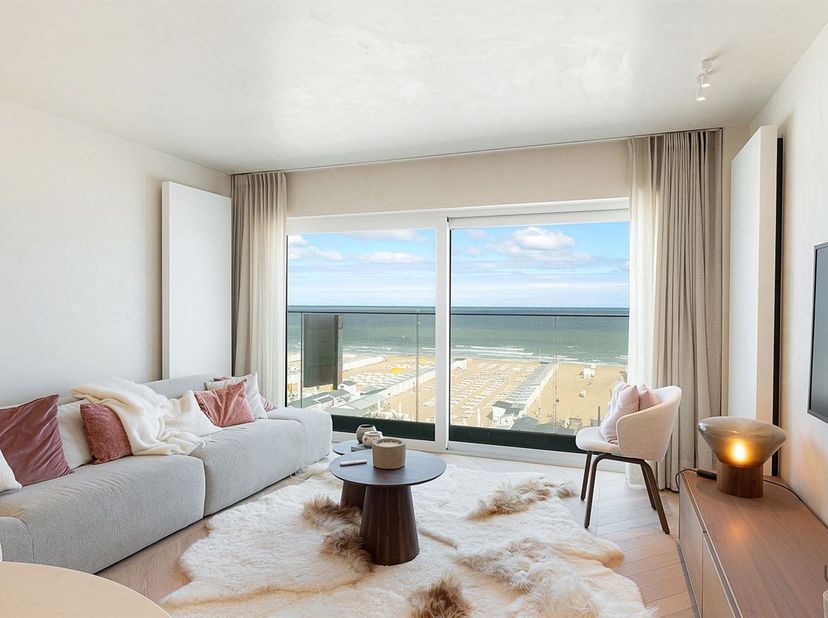 Exclusief wonen met de zee letterlijk aan uw voeten. Op de zesde verdieping van Residentie ‘Royal’, pal aan het Rubensplein in Knokke-Albertstrand, be