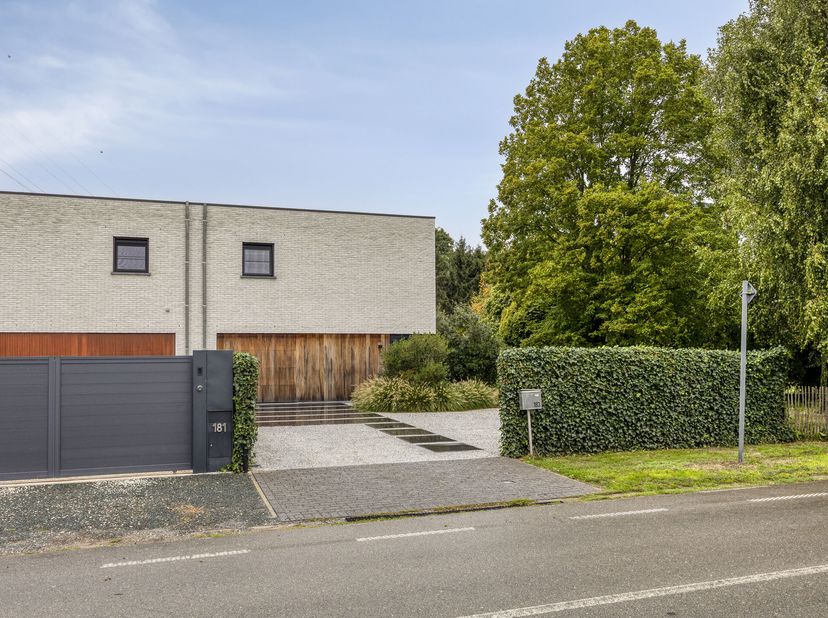 Huis te koop in Doornzeelsestraat 183,
                    9940 Evergem