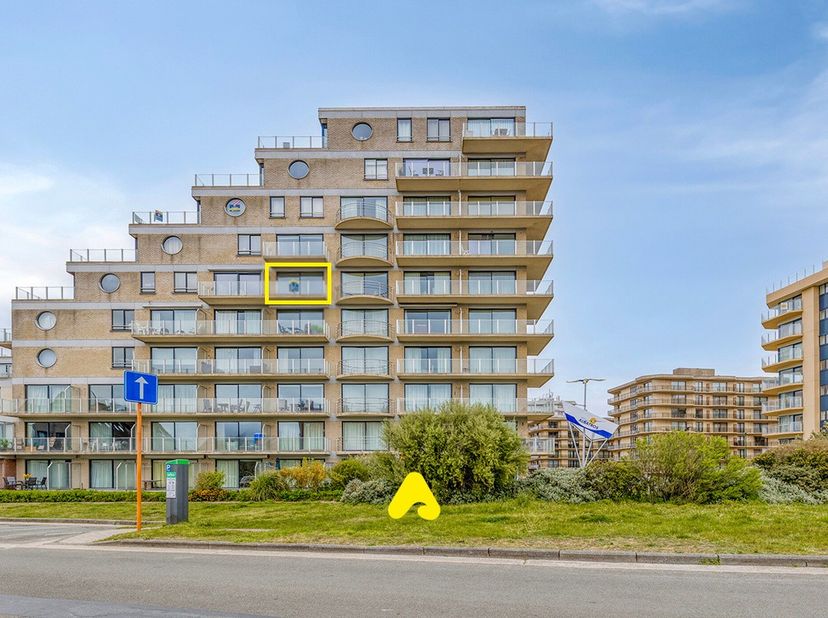 Appartement met één slaapkamer gelegen op de 5de verdieping van residentie Calmeyn met een uniek zongericht terras&amp;nbsp; met zicht op de duinen en sle