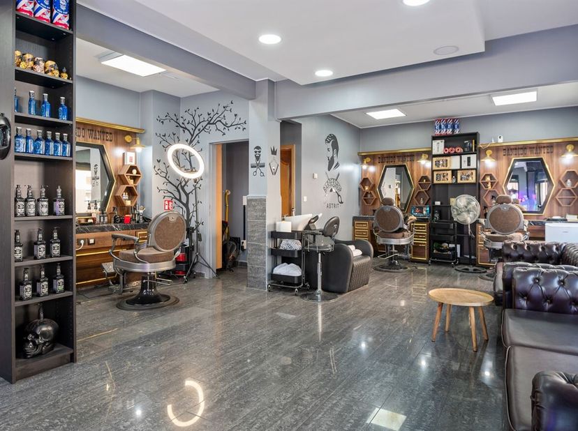 Situation : Situé au 36-38 de la Van Kerckhovenstraat, à 2060 Anvers, cet immeuble de rapport bénéficie d'un emplacement central à proximité des comme