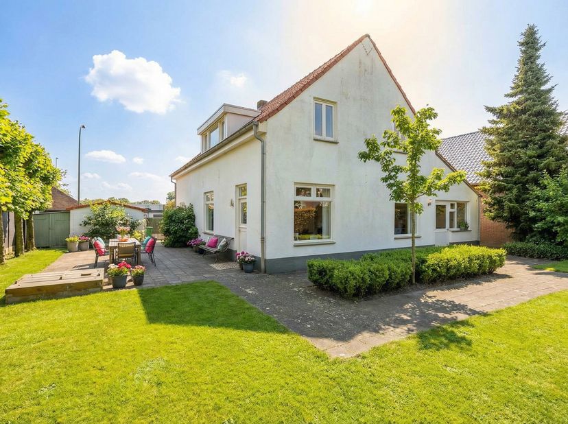 Charmante woning met 6 slaapkamers en 2 badkamers op een perceel van 725 m² in het centrum van Baarle. Ideaal voor grote gezinnen! Epc-score: 207 kWh/