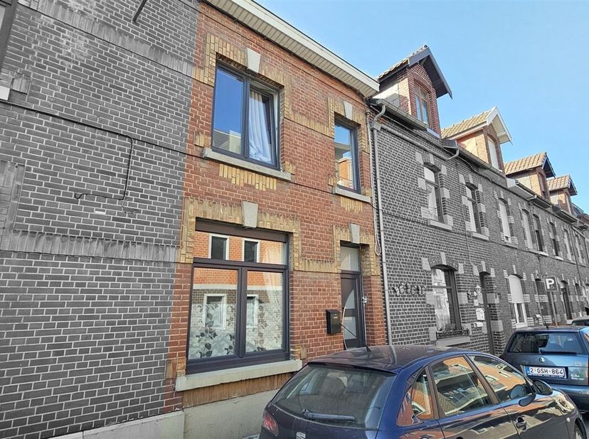 Prix: Offre à partir de 170.000 euros, frais d'agence non inclus et à charge de l'acquéreur.<br />
Maison habitable rapidement et comprenant: <br />
S