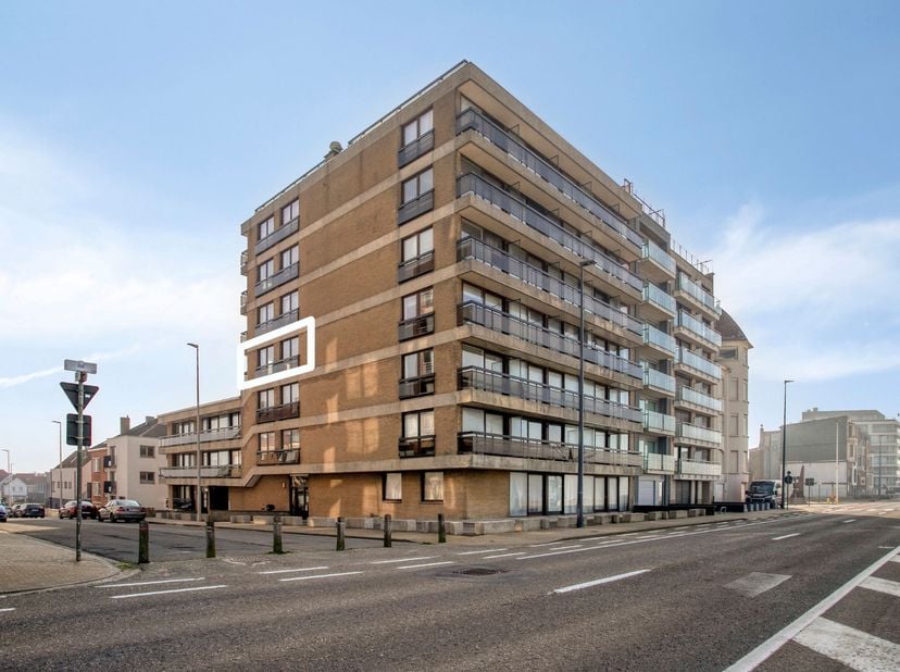 Op de rand van Oostende, wijk Raversijde, bevindt zich dit uitstekend onderhouden appartement met 1 slaapkamer. Met ruim zijdelings zeezicht en panora