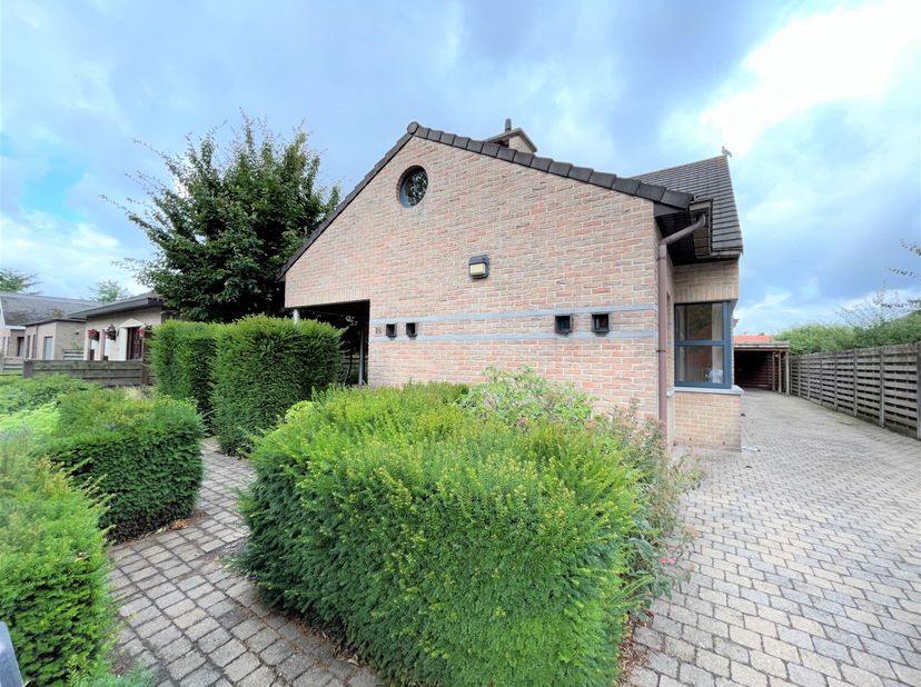 Maison individuelle avec 4 chambres à coucher à Gooreind !<br />
<br />
Aménagement :<br />
Hall d'entrée, toilettes invités, salon et salle à mang