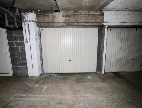                                         Box à vendre à Genk, € 12.500
