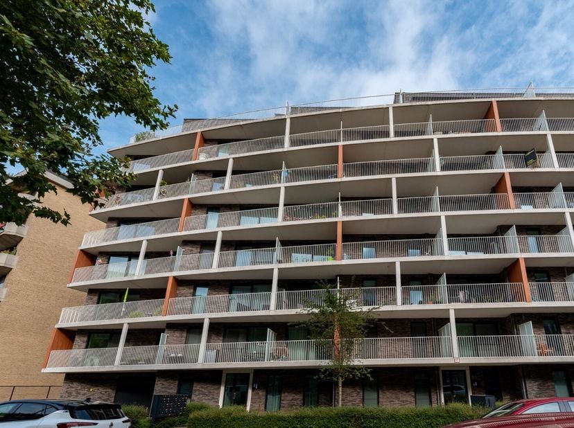 Te Residentie 'ARC' is vanaf heden een ondergrondse autostaanplaats te huur.