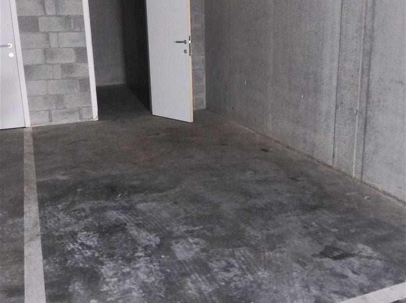 Ondergrondse autostaanplaats te huur in Onze-Lieve-Vrouw-Waver.<br />
<br />
Deze veilige staanplaats bevindt zich in het centrum in Onze-Lieve-Vrou