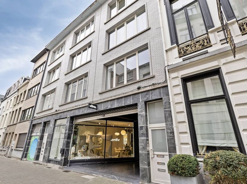 Dit instapklare appartement in Antwerpen is ideaal als startersappartement. Het appartement is gelegen in de Sint-Antoniusstraat, een zijstraat van de