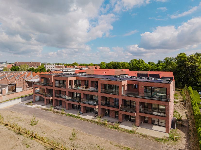 Het appartement beschikt over een bewoonbare oppervlakte van 91 m² en een ruim, zonnig terras van maar liefst 21 m², ideaal om te genieten van rust en