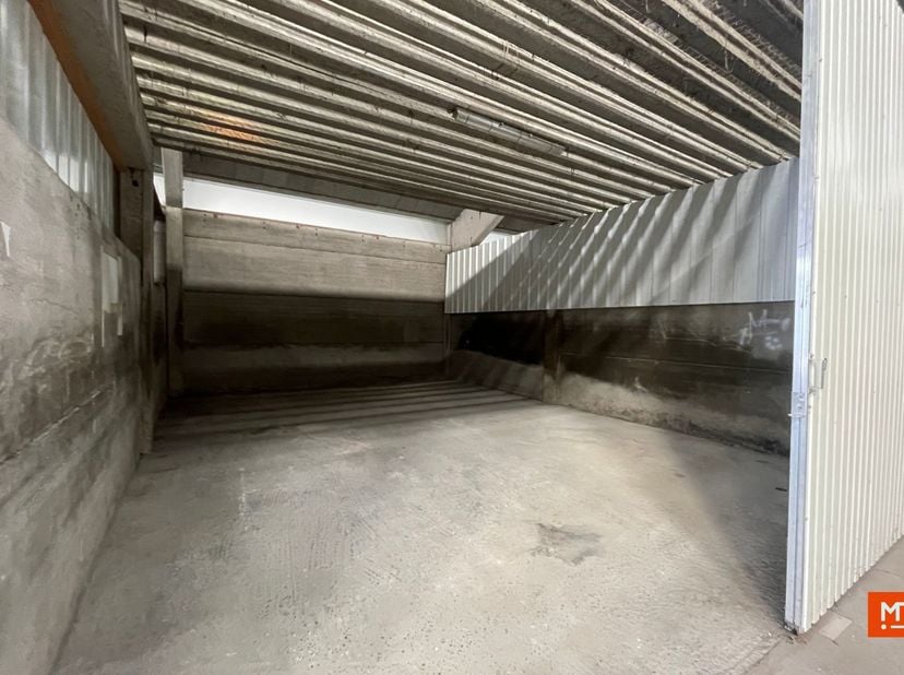 Opslagruimte te huur in Zonnebeke<br />
<br />
Deze opslagruimte (2.6) bevindt zich achter een woonhuis te Zonnebeke, met een gemeenschappelijke inrit