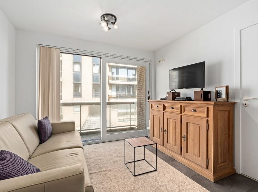 Instapklaar appartement in Koksijde, vlak bij de zeedijk en het centrum. Dit verzorgd appartement combineert een uitstekende ligging met een praktisch