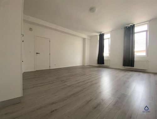                                         Penthouse te huur in Wasmes, € 915
