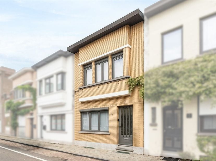 Instapklare eengezinswoning met 3 slaapkamers, 2 badkamers en gezellige stadstuin.<br />
Instapklare eengezinswoning met 3 slaapkamers, rustig gelegen