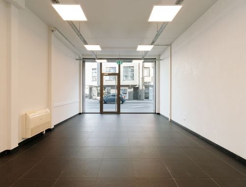                                         Bien commercial à vendre à Wilrijk, € 380.000
