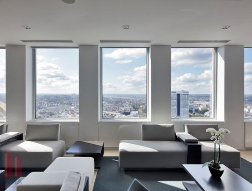                                         Bureaux à louer à Ixelles, € 12.213
