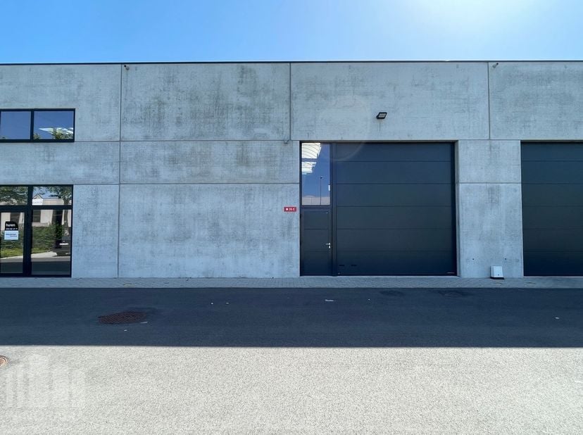 Bien professionnel à louer
                    à 8490 Jabbeke