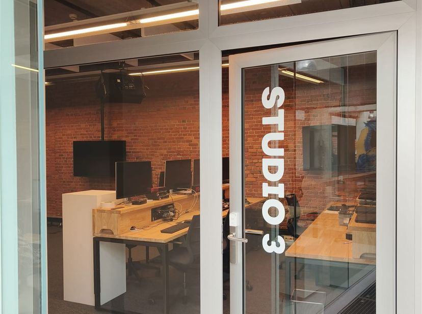 Studio akoestisch geïnstalleerd te huur op toplocatie!<br />
<br />
Ligging: De kantoorruimtes zijn gelegen op toplocatie in Merksem in de Koekenfab
