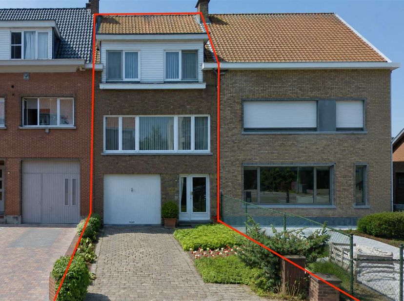 Ruime bel-etagewoning met 3 slaapkamers en een royale tuin (360m2), ideaal gelegen tussen het centrum van Aartselaar en de A12 (Antwerpen-Brussel). De