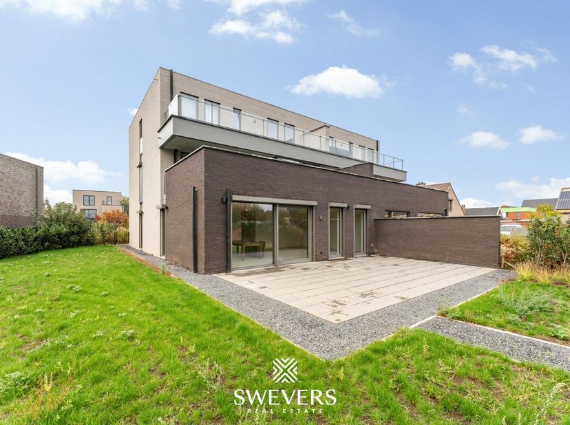 Interesse? Meer informatie op www.SWEVERS.be. - In Zolder, aan de Meylandtlaan 124 bus 2, vind je dit instapklare gelijkvloers appartement uit 2023 me