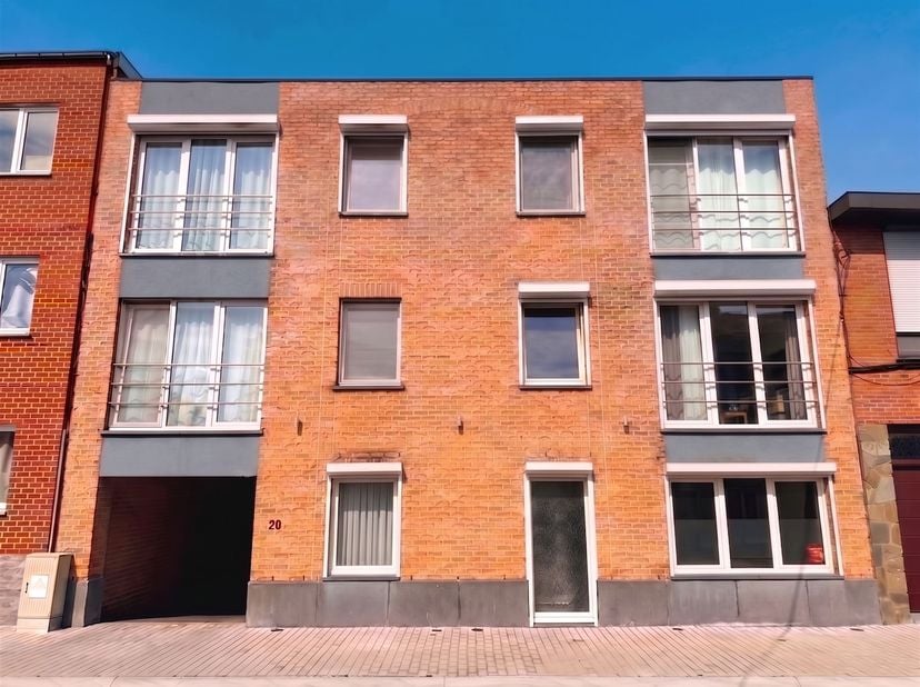 ***** OPTION ***** <br />
<br />
Situé au deuxième et dernier étage d'une résidence de 2006, sans ascenseur, un appartement d'une chambre en bon été