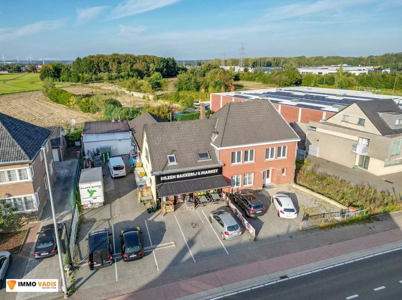 Te koop : Handelsruimte met bovenliggende woonst, gelegen Maastrichterstraat 6 en woning gelegen te Maastrichterstraat 6A  3740 Bilzen-Hoeselt<br />
D