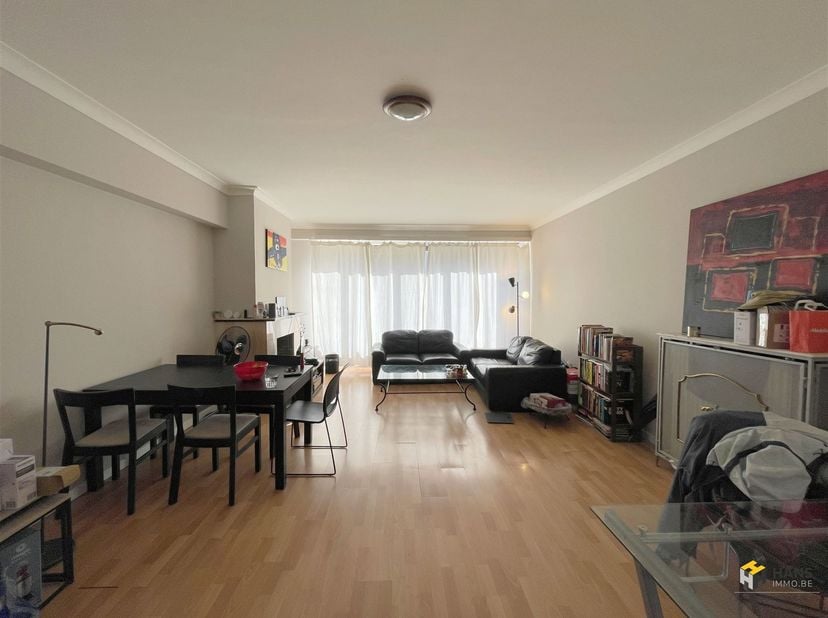 Appartement lumineux d'une chambre avec terrasse, idéalement situé dans le quartier 2000 d'Anvers ! <br />
<br />
Le bien se trouve à quelques minutes