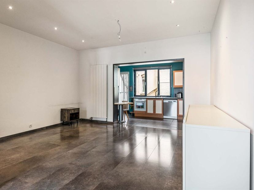 Deze woning is gelegen aan de recent heraangelegde Lakborslei in Deurne en geniet van een uitstekende, centrale ligging. Scholen, buurtwinkels, superm