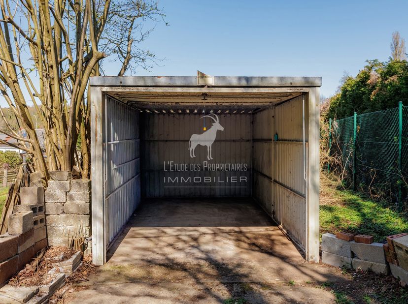 Referentie makelaar: V7170-510<br />
*** VIRTUELE RONDLEIDING: https://immo360.immo-facile.com/vtour/fr/pop5oq/frame ***<br />
Garage te koop in LA LO