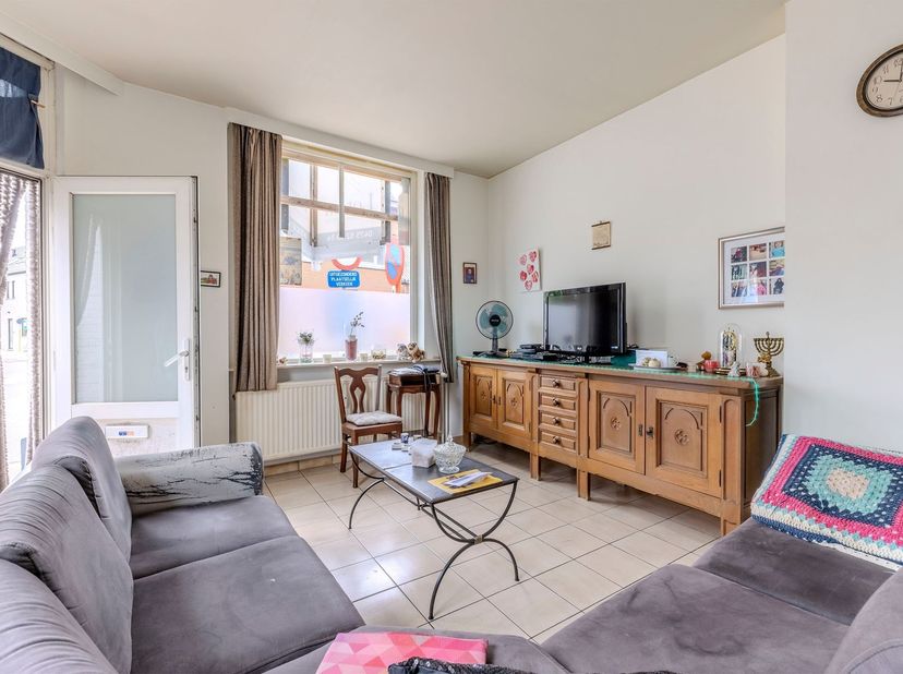 Opbrengsteigendom - twee appartementen. <br />
<br />
Gelegen te centrum Scherpenheuvel met winkels en openbaar vervoer op wandelafstand. <br />
<b