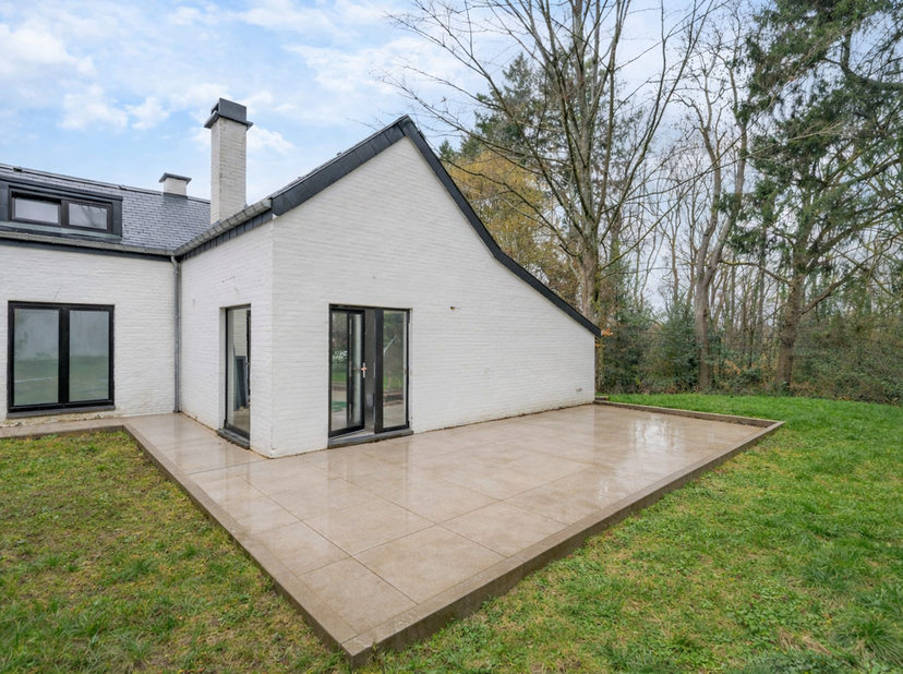 EasyHome biedt u met veel plezier deze vrijstaande woning aan in Esneux, een ruim huis met opmerkelijke inrichtingsmogelijkheden, ideaal voor een gezi