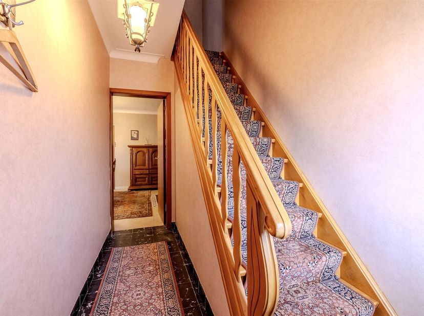 Te renoveren woning op een perceel van 3.955m²<br />
<br />
Deze twee woningen met afzonderlijk adres zijn rustig gelegen tussen de velden op fietsa