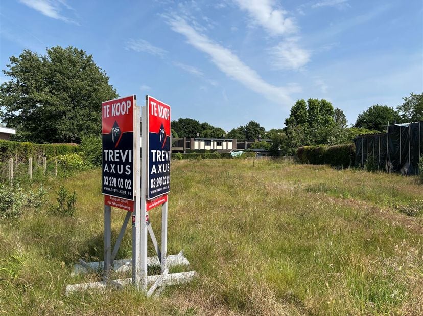 BOUWGROND 507m² VOOR CREATIE HALFOPEN BEBOUWING.<br />
 Landelijke ligging nabij centrum Baasrode (Dendermonde), Vlassenbroek en Schelde-dijk met vlo